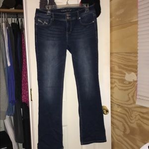 Women’s boot cut Vanity jeans. 29 short